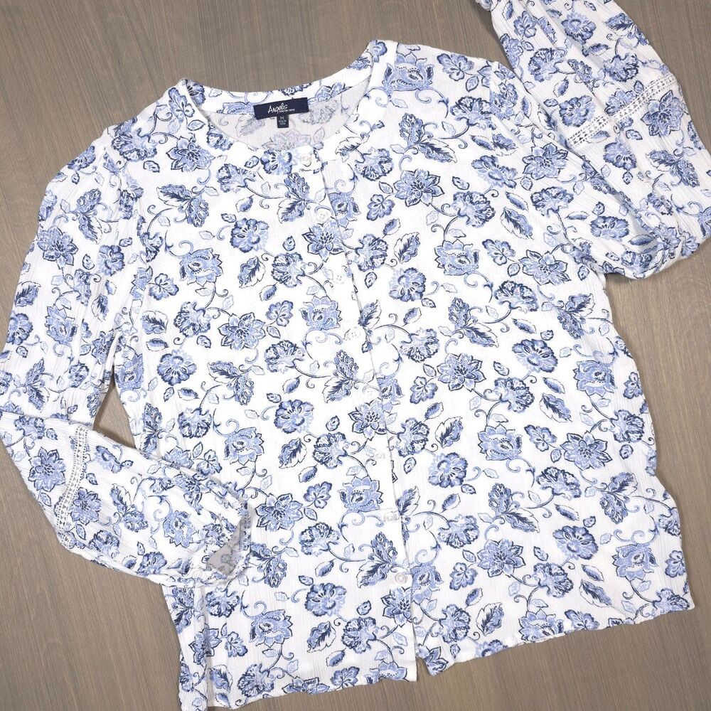 Angels Forever Young Women's Medium blue and white Floral Design